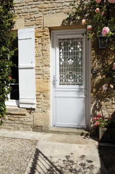 Exemple d'une porte d'entrée en Bois