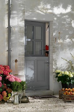 Exemple d'une porte d'entrée en Bois