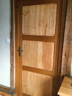 Fabrication et pose de portes intérieures en chêne et en grisard