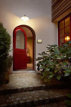 Exemple d'une porte d'entrée en Bois