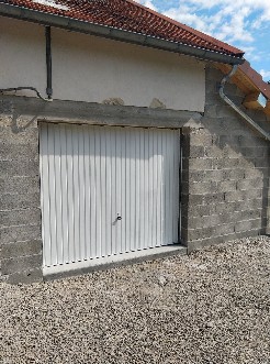 Pose d'une porte de garage basculante