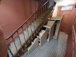 Fabrication et pose de meubles sous escalier