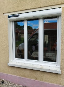 Pose d'une fenêtre PVC et volet roulant solaire