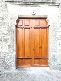 Fabrication d'une porte d'église en chêne