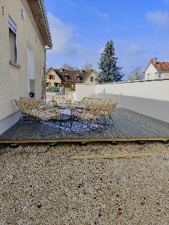 Pose d'une terrasse sur plot en composite