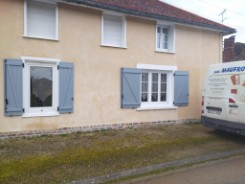 Pose de volets battants en sapin