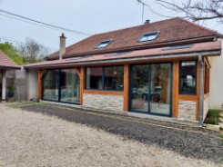 Pose de coulissants et velux en aluminium gris anthracite