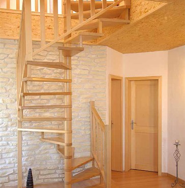 Exemple d'escalier colimaçon en bois