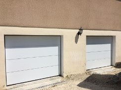 Pose d'une porte de garage en acier