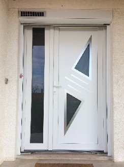 Pose d'une porte d'entrée en Pvc