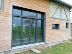 Fourniture de menuiseries mixtes PVC/ALU noires